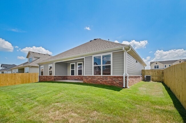 Building Photo - Live New in Bentonville | 3BR Beauty with Backyard