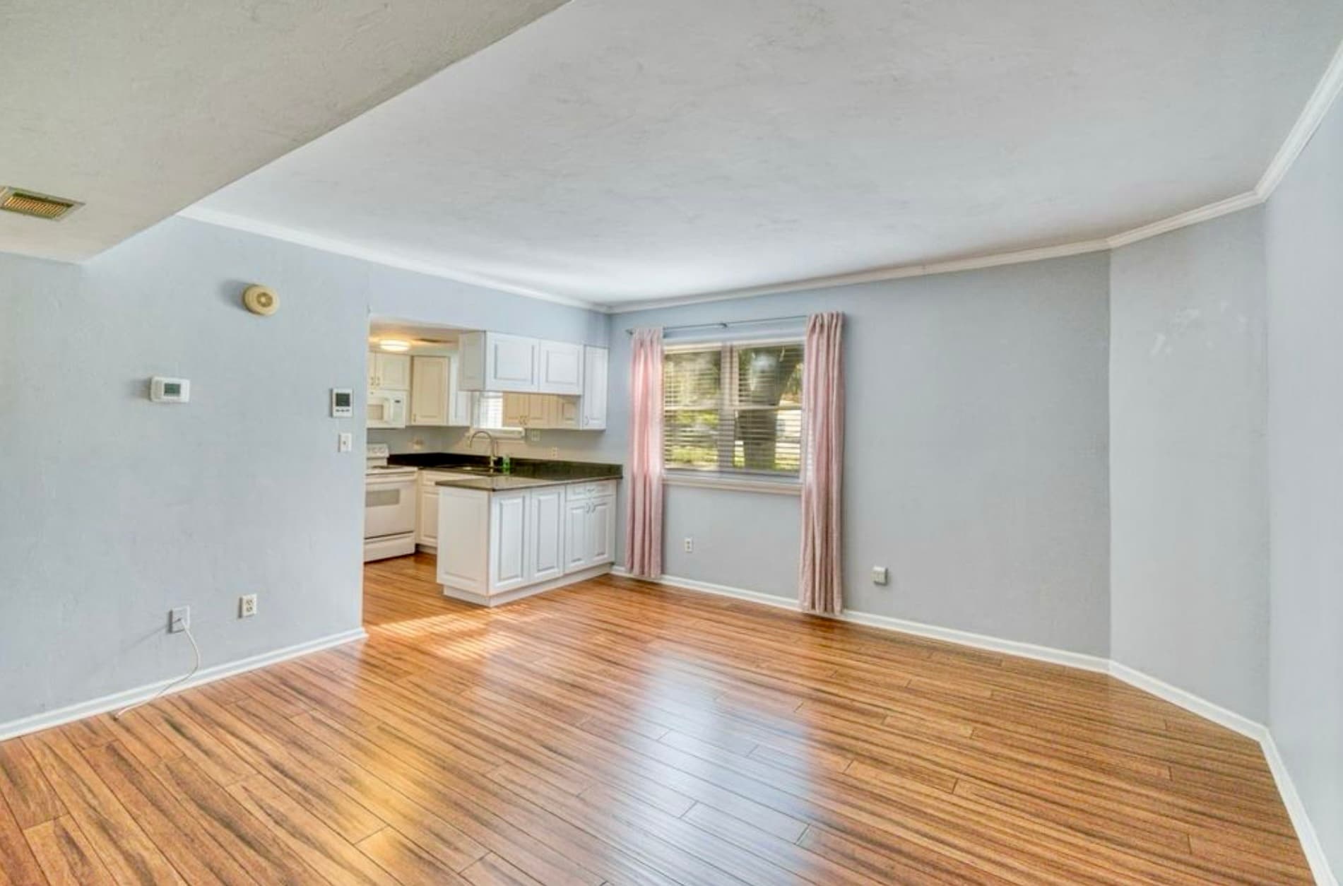 Building Photo - 304 S Franklin Blvd