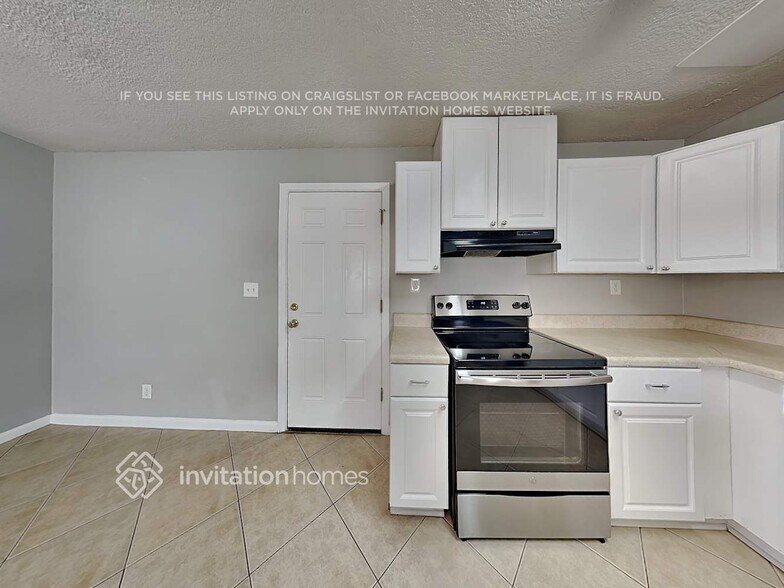 Building Photo - 429 7th St N