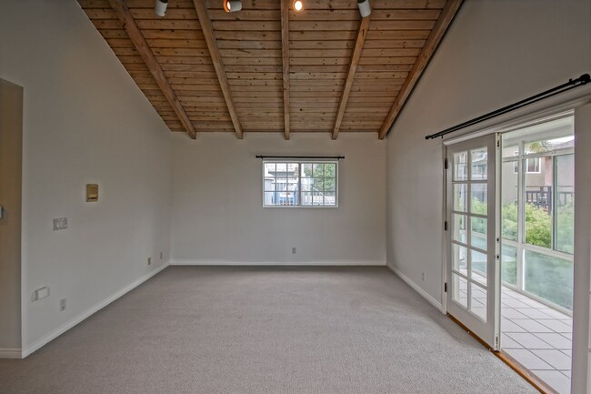 Building Photo - SPACIOUS & AIRY, 3BR2.5BA HERMOSA HILLS HO...