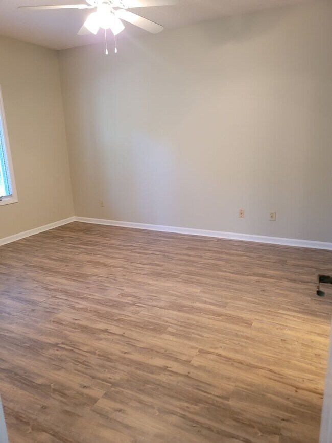 Building Photo - 1221 Tidewater Dr