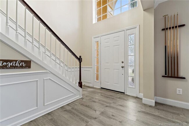 Building Photo - 728 NW Waterlily Pl