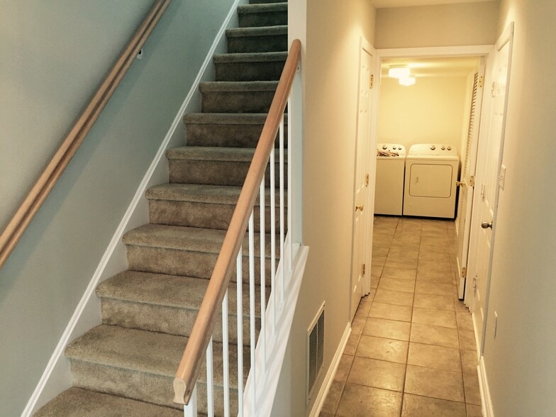 Building Photo - 20 Puchala Dr