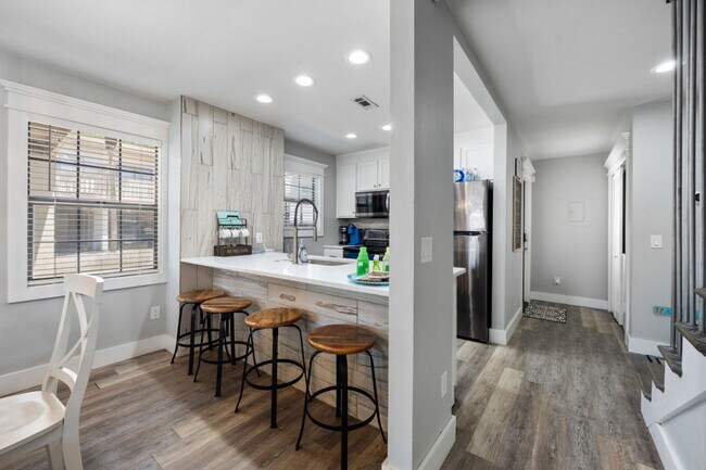 Building Photo - 17462 Front Beach Rd