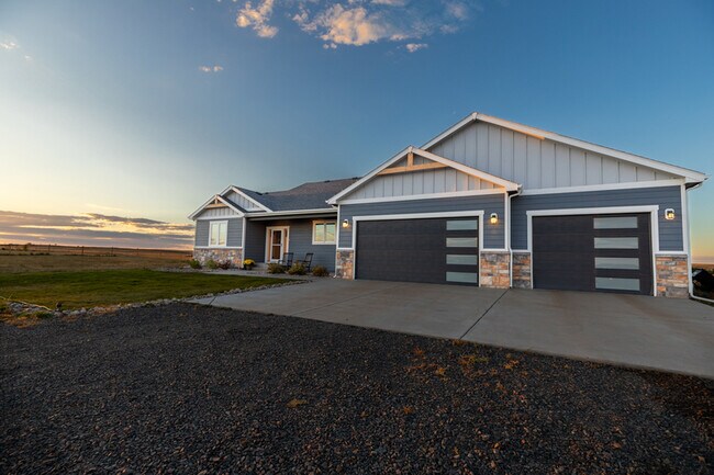 Building Photo - 2428 Sunshine Dr