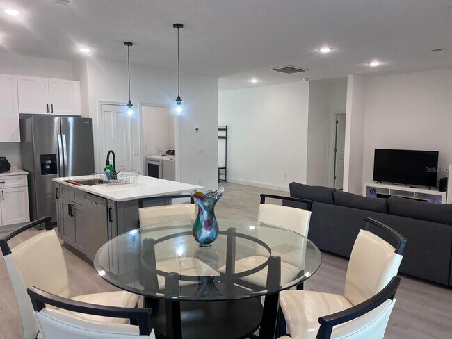 Building Photo - 1597 Kerman St