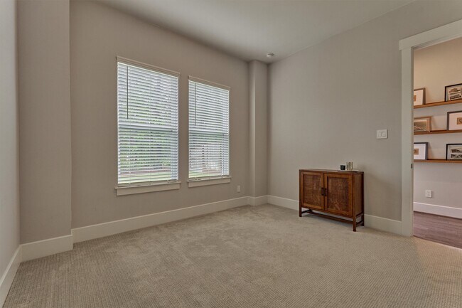 Building Photo - 62 Dobbs View Ln