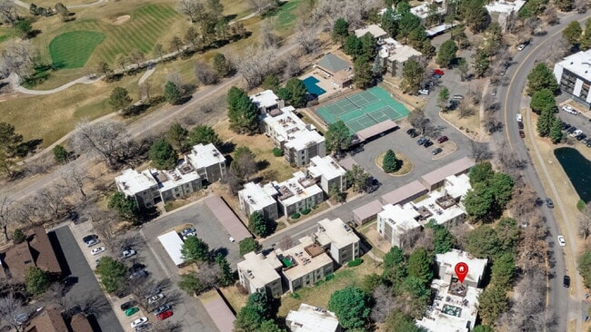 Building Photo - Charming 3-Bed Penthouse Condo in Denver with 2 full bathrooms! – Open Floor Plan *Move in specia...