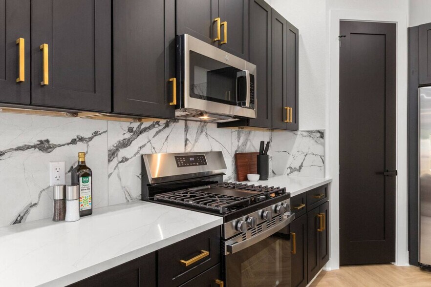 Building Photo - 4117 Shelby Cir