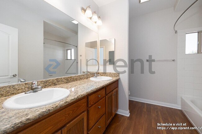 Building Photo - 490 Graves Ave