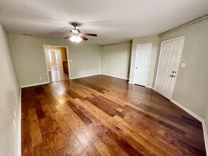 Building Photo - Nice 1 bedroom 1 bath apartment! Location,...