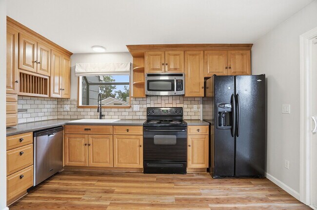 Building Photo - $2,895.95 - 3 Bed, 2 Bath Home in Arvada with Central AC, and Fenced in Yard!