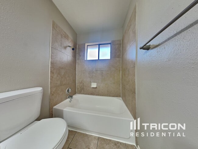 Building Photo - 5515 Fallengate Dr