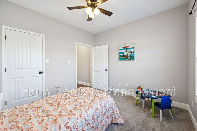 Building Photo - 207 Bedford Ct