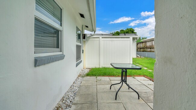 Building Photo - 401 Hibiscus Ave