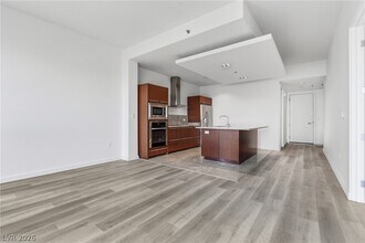 Building Photo - 4471 Dean Martin Dr