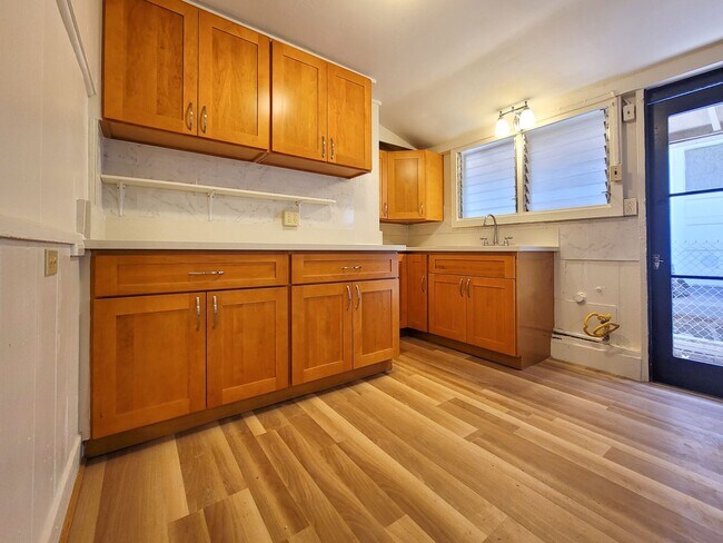 Building Photo - 1132