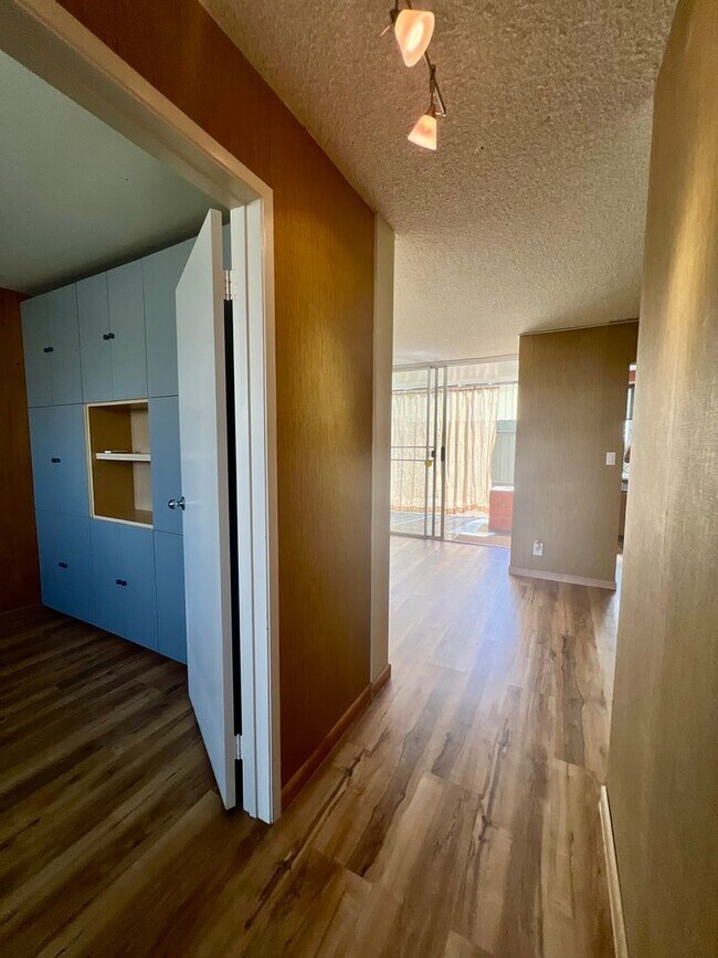 Building Photo - Charming 1/1/1 Ground Floor Unit with Lana...