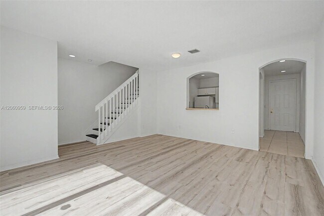 Building Photo - 975 NE 42nd Terrace