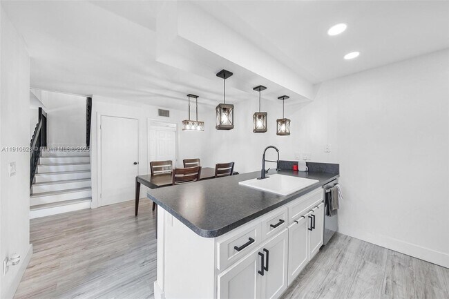 Building Photo - 11913 SW 11th Ct