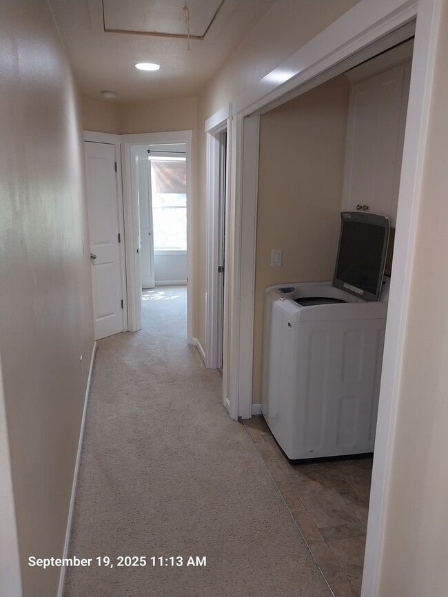 Building Photo - 2050 NW Yohn Ranch Dr