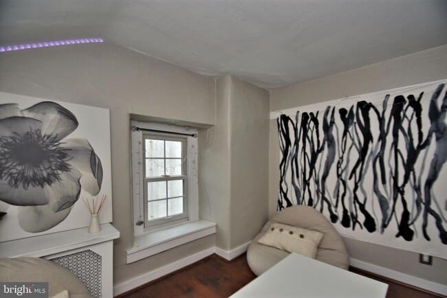 Building Photo - 19 E Germantown Pike