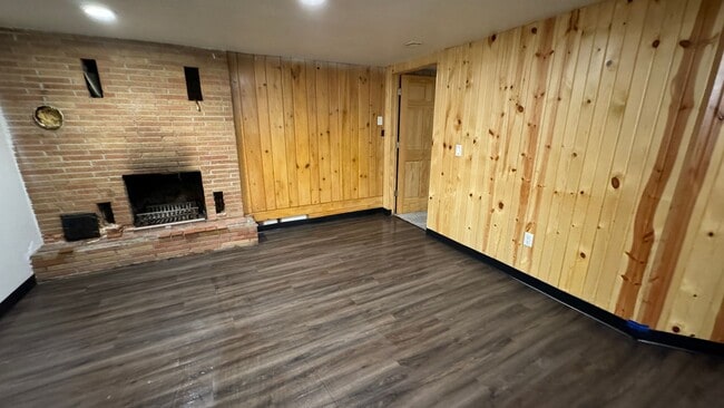 Building Photo - 4 Bed 2 Bath Home - North Fargo