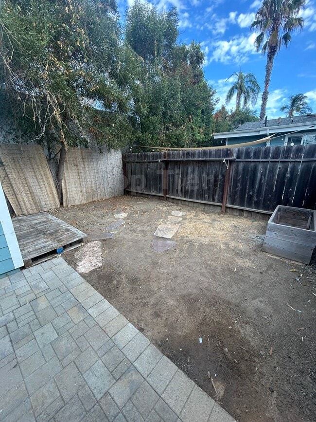 Building Photo - 2945 Kalmia St