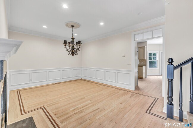 Building Photo - 665 River Rd