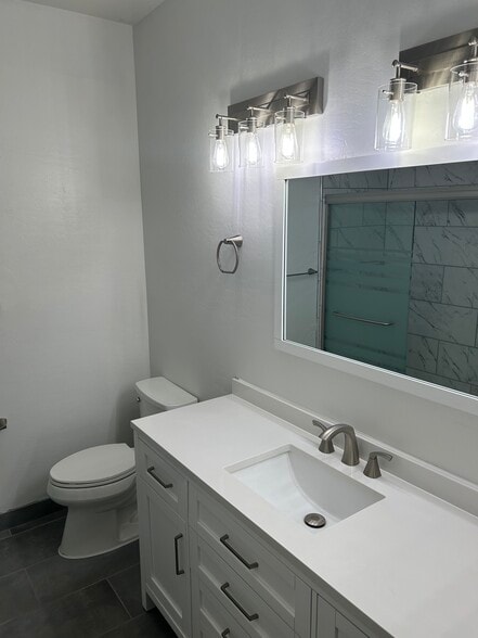 Building Photo - 3621 E Leslie Dr