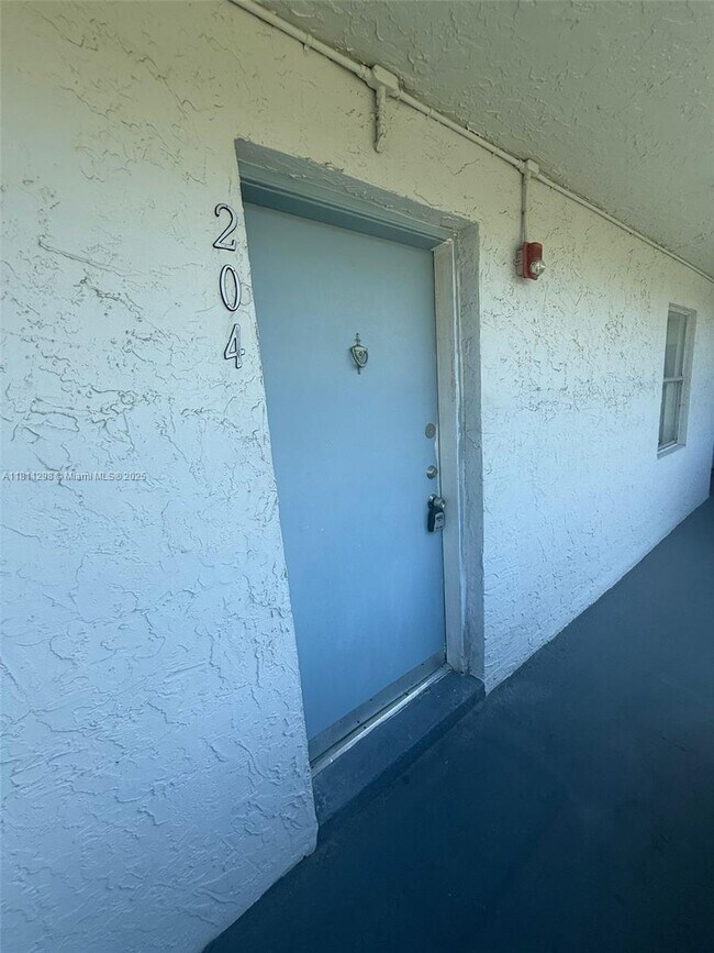 Building Photo - 3868 NE 169th St
