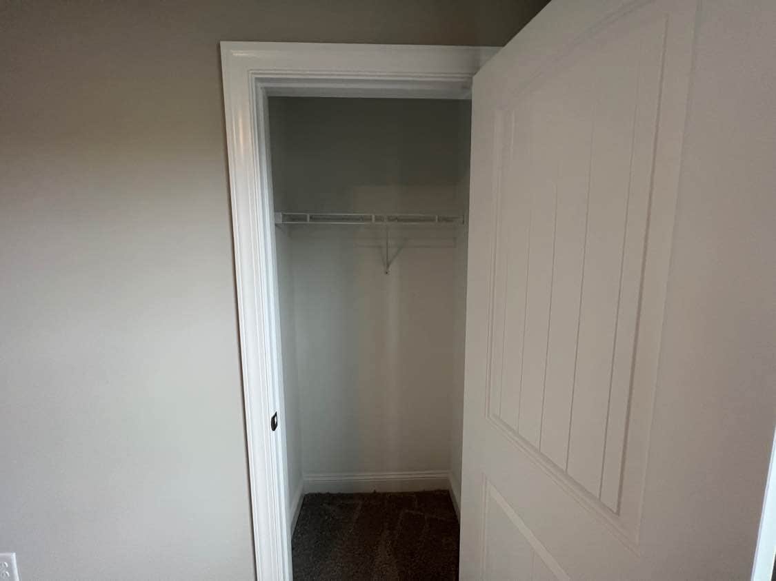 Building Photo - Room in House on Hanover Ct