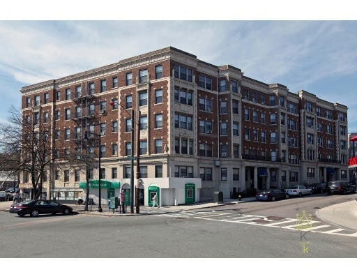 Building Photo - 370 Chestnut Hill Ave