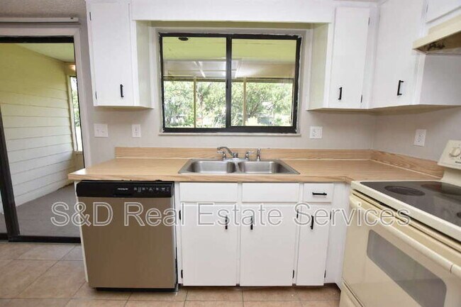 Building Photo - 1440 Ridge Lake Ct