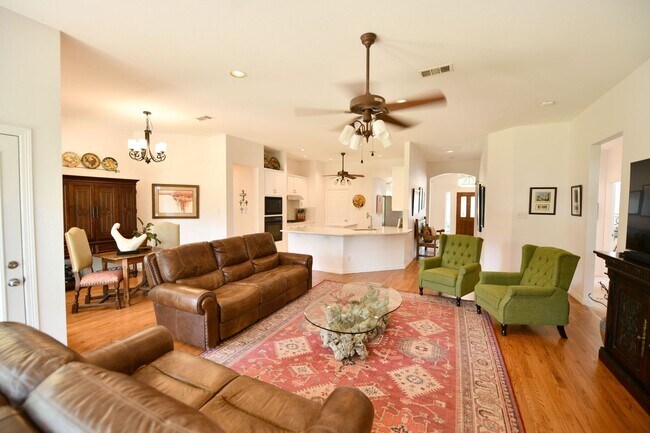 Building Photo - 2505 Spring Hill Ln