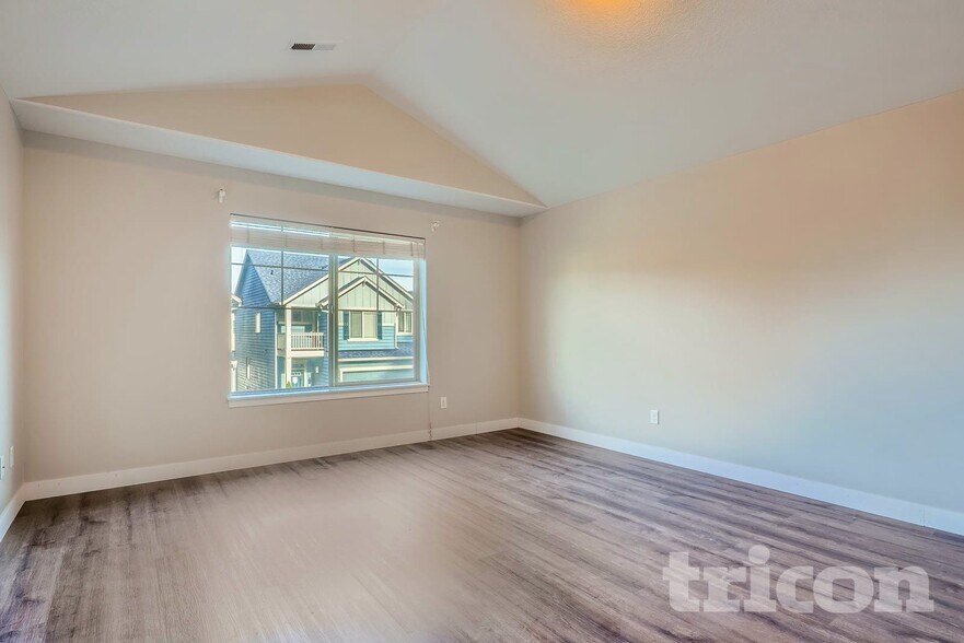 Building Photo - 7615 NE 60th Way