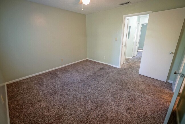 Building Photo - 2304 Hartsfield Ct