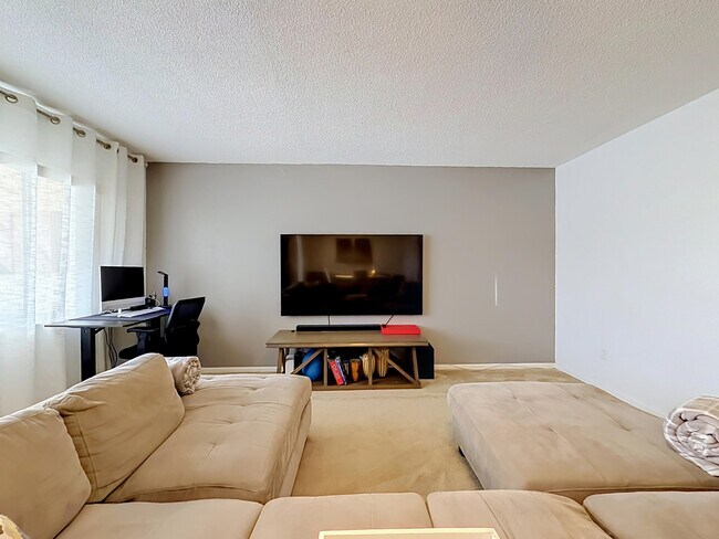 Building Photo - 2121 NE 68th St