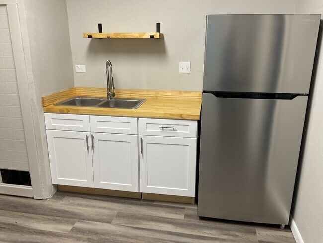Building Photo - Super Affordable 2 Bed/ 1 Bath