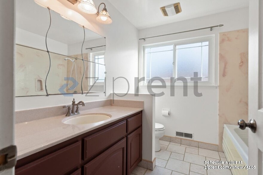 Building Photo - 1565 Klamath Dr