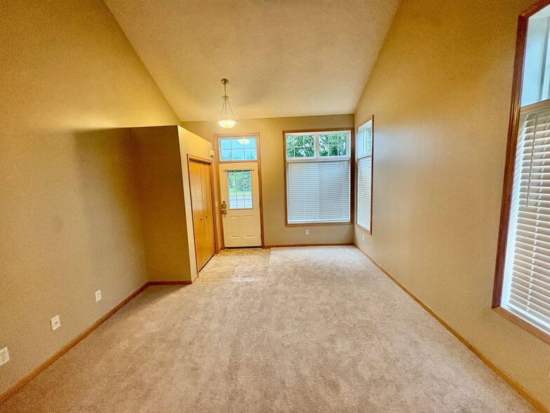 Building Photo - 17119 Eastwood Ave