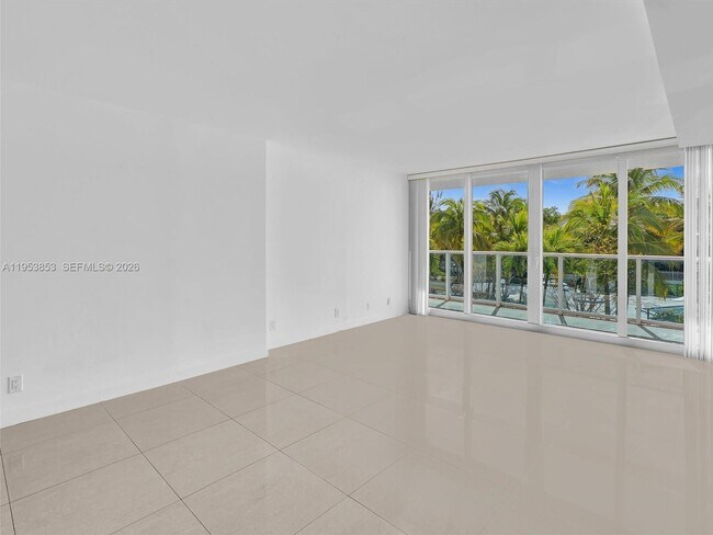 Building Photo - 100 Bayview Dr