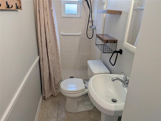 Building Photo - 5637 Chipper Dr