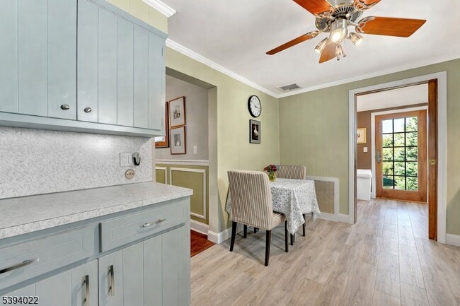 Building Photo - 19 Forest Dr