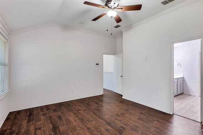 Building Photo - 320 S Mesa Verde Way