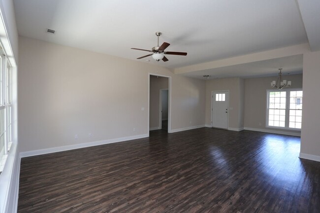 Building Photo - 3 Bedroom Brick House in SEB School District Available NOW