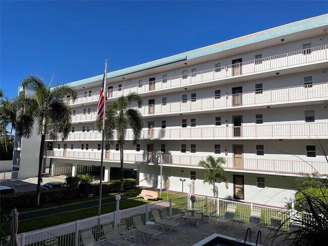 Building Photo - 4629 Poinciana St