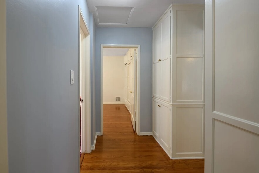 Building Photo - 10723 Ashton Ave