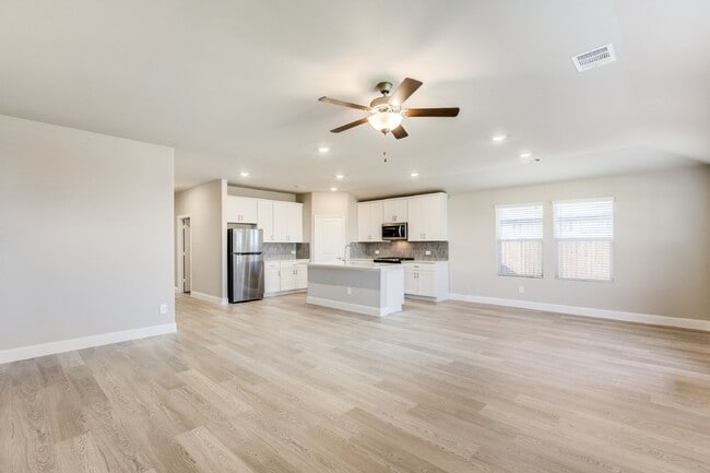 Building Photo - 702 Williams Wy