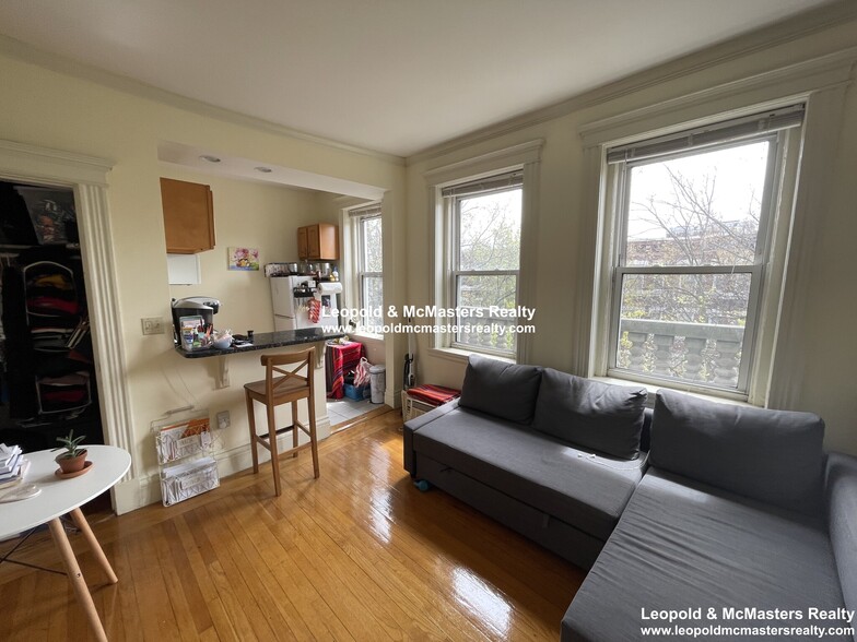 Building Photo - 48 Queensberry St